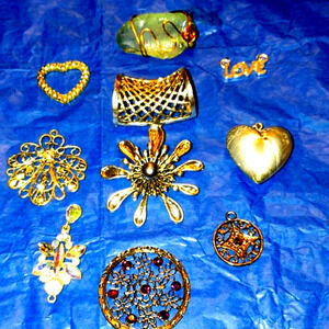 9 gorgeous vintage pendants